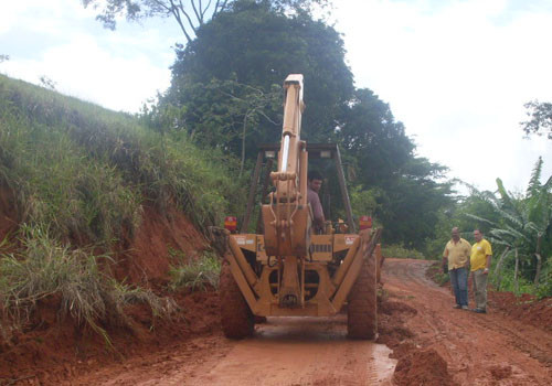 Trechos das estradas de acesso à Região do Imbé foram desobistruídos neste sábado (Foto: Divulgação)