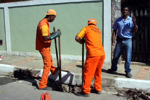 O trabalho está sendo desenvolvido por toda a cidade (Foto: Check)