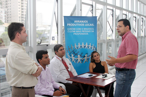 A formalização, além de ser gratuita é feita na hora (Foto: Rogério Azevedo)