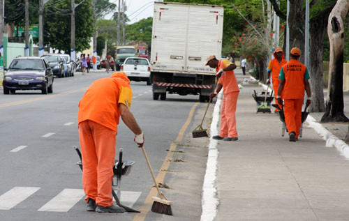 A secretaria de Serviços Públicos vai participar do desfile em comemoração a elevação de Campos de vila à cidade, mostrando a importância da limpeza diária no município. (Foto: Roberto Joia)