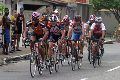 Competições, como a corrida ciclística, fazem parte da programação de aniversário da cidade (Foto: Roberto Joia)