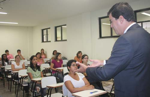 A prova foi realizada no último domingo (20) e o Procurador Geral do Município, Francisco de Assis Pessanha Filho, foi ao local desejar boa sorte aos candidatos (Foto: Antônio Leudo)