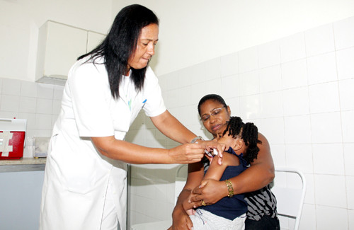 As doses da vacina contra Hepatite A estão sendo oferecidas no Departamento de Epidemiologia, da Secretaria de Saúde (Foto: Roberto Joia)