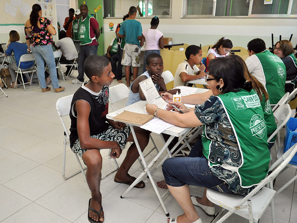 Mais de 35 serviços são oferecidos durante o Prefeitura Presente (Foto: Marcelo Esquef)