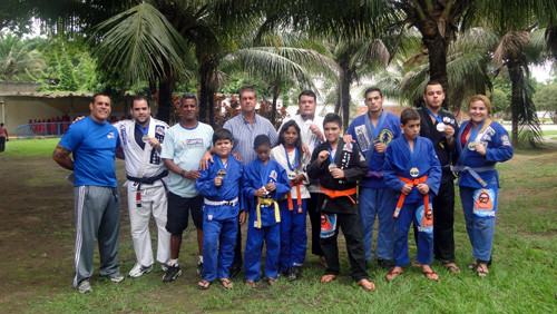 A equipe de Jiu Jitsu da Fundação Municipal de Esportes (FME) trouxe várias medalhas da competição. (Foto: Divulgação)