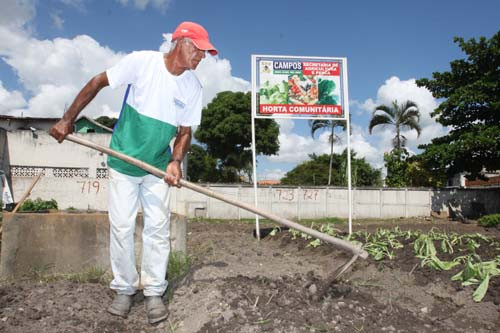 A secretaria municipal de Agricultura e Pesca iniciou nesta quinta-feira (07) a colocação de novas placas de identificação nas 130 unidades do Programa Hortas Comunitárias (Foto: Rogério Azevedo)