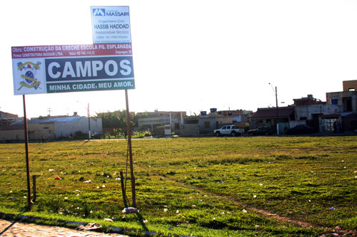 O espaço onde será construída a creche já está demarcada pela prefeitura (Foto: Gerson Gomes)