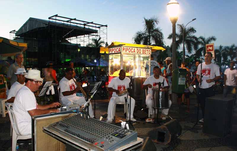 O Dia Nacional do Choro foi festejado nesta sexta-feira (15), no Largo da Imprensa, com um show do grupo Choro Novo (Foto: Divulgação)