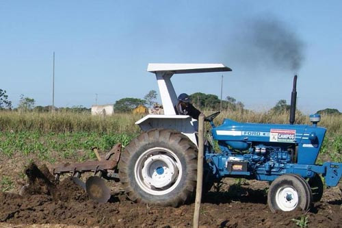 A Secretaria Municipal de Agricultura e Pesca realizará nesta quinta-feira (21) e no sábado (23), mais um mutirão de tratores no assentamento Josué de Castro (Foto: Divulgação)