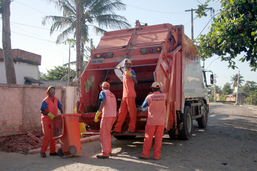O serviço de coleta de lixo, realizado pela Secretaria Municipal de Serviços Públicos, estará funcionando normalmente dentro da tabela de dias e horários (Foto: Antônio Leudo)