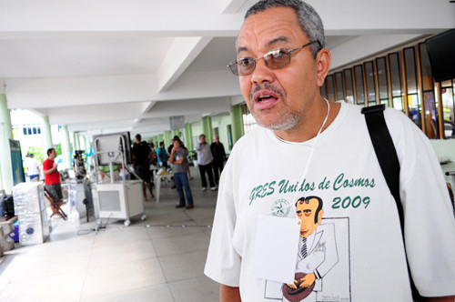 O presidente do Grêmio Recreativo Escola de Samba (GRES) Unidos de Cosmos, José Geraldo dos Santos, marcou presença no segundo dia do 4º Encontro Internacional de Astronomia e Astronáutica (Foto: César Ferreira)