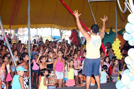 Circo no Farol lota todos os dias com diversas atrações (Foto: Check)