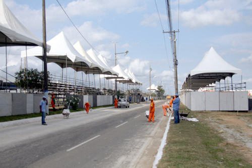 A estrutura começou a ser montada no início da semana (Foto: Roberto Jóia)