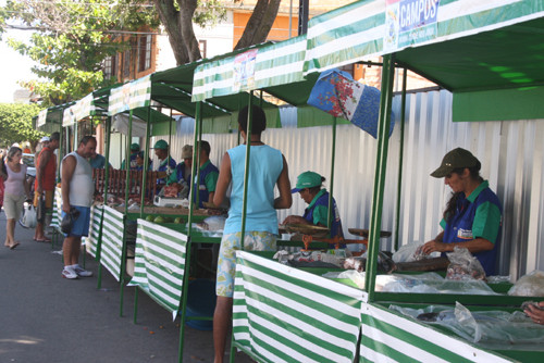 Já foram entregues novas barracas aos feirantes da praça da Igreja Nossa Senhora do Rosário do Saco, no Parque Leopoldina; da praça  do Turf Club,  próxima à TV Record; e da praça da Pecuária, em frente à Igreja Santa Terezinha (Foto: Check)