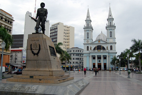 A praça de São Salvador vai ser palco da encenação da Paixão de Cristo (Foto: Antônio Leudo)