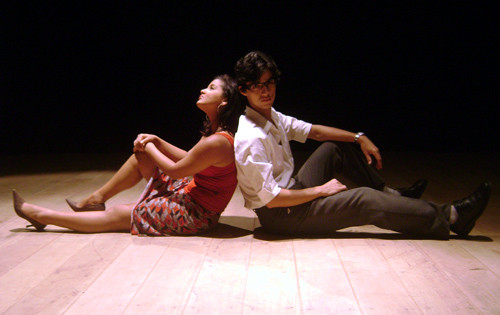 A peça conta a história de um casal que tem encontros e desencontros (Foto: Divulgação)
