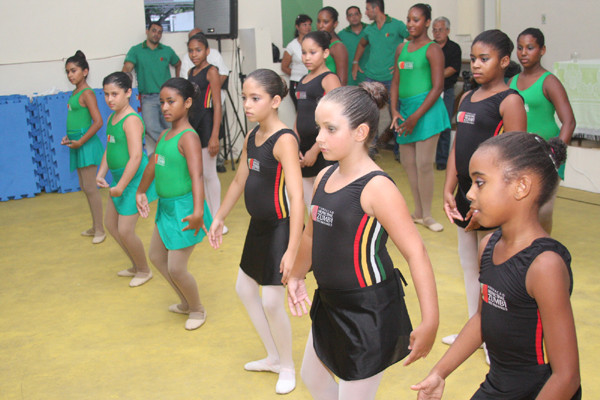 A Fundação Municipal Zumbi dos Palmares (FMZP) está com inscrições abertas para os cursos de balé, judô, capoeira, dança de salão, teatro (infantil e adulto), flauta e percussão (Foto: Gerson Gomes)