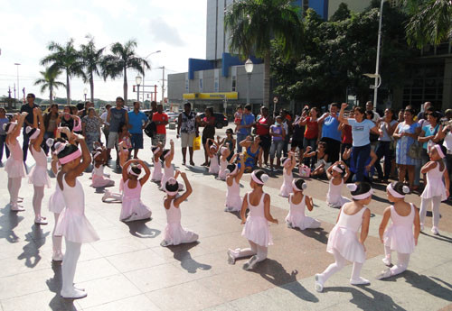 A Fundação Municipal de Esportes preparou a programação, que acontecerá durante todo o dia e terá início com a tradicional Corrida dos Garçons, na Avenida Pelinca, na virada do dia 24 para 25 (Foto: Divulgação)