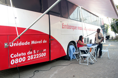 Nesta quinta-feira (12), o ônibus de coleta de sangue vai estar na Fundação Municipal Zumbi dos Palmares, que fica na esquina da rua do Ouvidor com Aquidaban (Foto: Antônio Leudo)