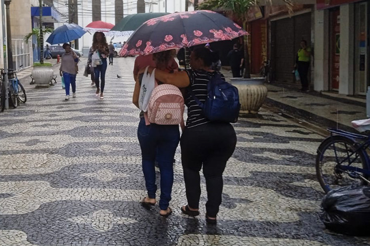 São José dos Campos registra 2 dias de chuva em meia hora