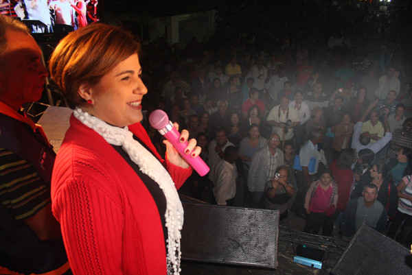 A Prefeita Rosinha falou sobre a importância do trabalho que o governo municipal vem realizando em Tócos (Foto: Rogério Azevedo)