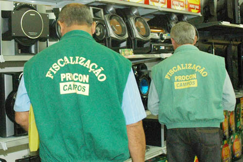 O Procon de Campos estará na Praça São Salvador neste sábado (28), no Centro, de 8h às 13h, realizando trabalho de orientação à comunidade local (Foto: Check)