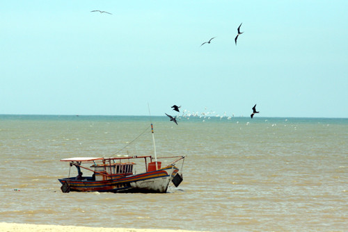 Começa nesta sexta-feira (27), o pagamento dos pescadores da praia de Farol de São Tomé, que estão incluídos no Programa de Renda Mínima/Defeso de Água Salgada, cadastrados pela Secretaria Municipal da Família e Assistência Social (Foto: Roberto Jóia)