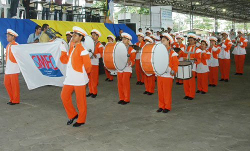 Aproximadamente 2.200 alunos participam do projeto de bandas de fanfarras nas escolas da rede municipal (Foto: Check)