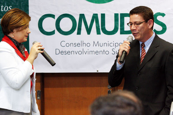 Rosinha presidiu nesta segunda-feira (30) a reunião ordinária do Comudes, que contou com a participação do diretor comercial da LLX Logística S/A, Valdir Dallorto (Foto: Gerson Gomes)