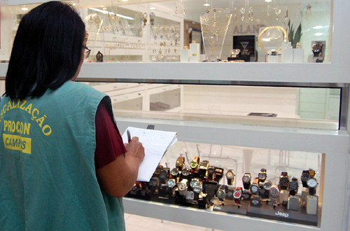 O Procon de Campos inicia este mês, um extenso trabalho de fiscalização e orientação nos principais shoppings da cidade (Foto: Gerson Gomes)