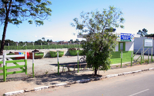 Pequenos volumes de entulhos e descartes de móveis e utilidades domésticas inservíveis, deve ser colocados nos entulhódromos (Foto: Roberto Jóia)