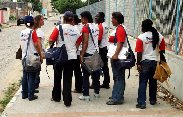 O mutirão está sendo feito com base no Levantamento do Índice Rápido (Lira) de infestacao do mosquito transmissor da dengue (Foto: Roberto Joia)