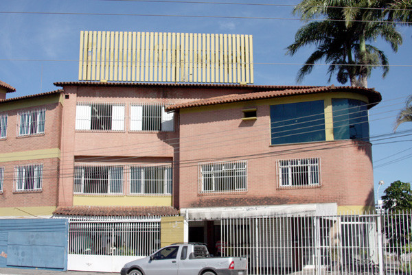 O Blcão de Emprego está localizado na Avenida 28 de Março, na antiga fábrica Big 13 Jeans (Foto: Check)