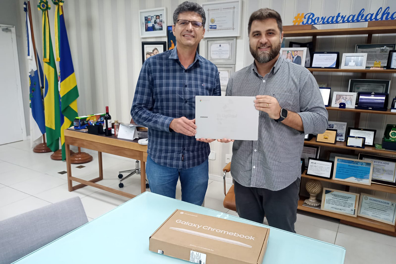 PREFEITURA DE CAMPOS DE JÚLIO ENTREGA CHROMEBOOKS PARA ALUNOS DA REDE  MUNICIPAL DE ENSINO - Prefeitura Municipal de Campos de Júlio