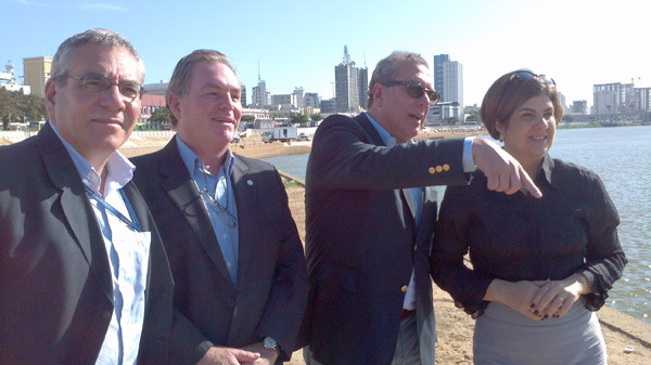 A prefeita Rosinha Garotinho; o diretor da Secretaria Especial de Portos da Presidência da República, Luiz Jorge Zuma; o coordenador geral da secretaria, Marcos Pangnoncelli, e o subsecretário estadual de Transportes, Delmo Pinho, durante visita (Foto: Secom)