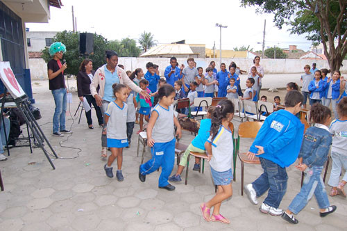 Alunos da Escola Municipal Professora Mariângela Moreira Pinto, em Caxeta, serão contemplados nesta quinta-feira (30) pelo projeto ?Biblioteca vai à Escola?, desenvolvido pela Biblioteca Infantil Lúcia Miners da Biblioteca Municipal Nilo Peçanha (Foto: Check)