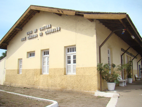A Casa de Cultura de Goitacazes está instalada na entrada do distrito (Foto: Divulgação)