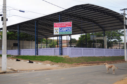 Em Vila Nova, a nova praça ganhou uma quadra poliesportiva, que além das atividades esportivas, vai proporcionar aos moradores um local apropriado para reuniões e festas de todas as espécies (Foto: Divulgação)