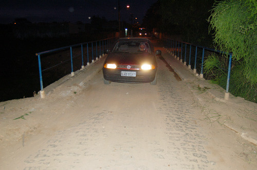 Atendendo reivindicação dos moradores da região, a ponte da Tocaia foi reformada pela prefeitura (Foto: Check)