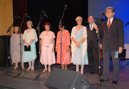 Com a tradição de 12 anos de sucesso, o grupo ?Boa Noite, Amor? realizará sua 59ª apresentação no palco do Teatro Trianon, nesta quinta-feira (07), às 20h30, com entrada franca. (Foto: Divulgação)