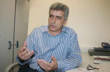 O Presidente do Fundecan, Eduardo Crespo, diz que os interessados em participar do Fundeleite vão ter que apresentar um projeto (Foto: Antônio Leudo)