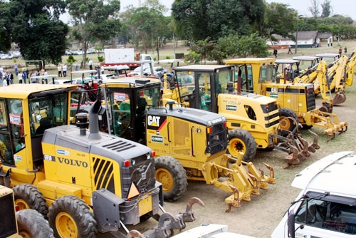 A frota agrícola foi ampliada para apoiar pequenos produtores e melhorar estradas (Foto: Gerson Gomes)