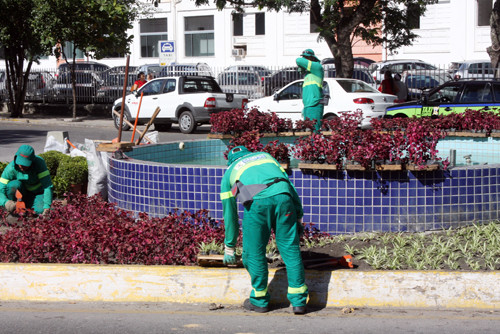O Jardim da Avenida Pelinca, localizado no início da avenida Pelinca com a Rua Voluntários da Pátria, está sendo revitalizado em função de um novo projeto de paisagismo (Foto: Gerson Gomes)