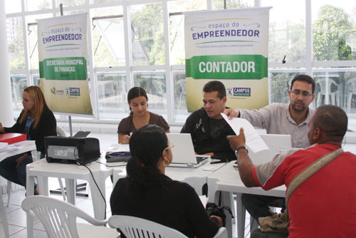 O Espaço do Empreendedor, da Companhia de Desenvolvimento do Município de Campos (Codemca), facilita a vida das pessoas que trabalham por conta própria e querem legalizar suas atividades (Foto: Gerson Gomes)