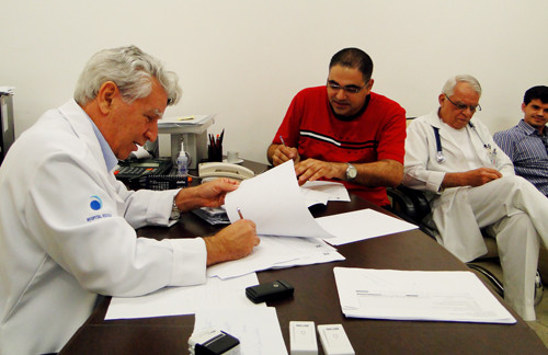O Termo de Cooperação Técnica foi assinado nesta quinta (21), por Edson Batista, diretor do hospital e pelo Superintendente de Saúde Coletiva, Charbell Kury (Foto: Marcelo Esqueff)