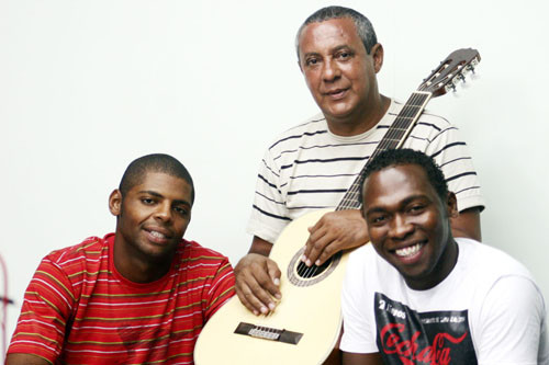 Esta noite, se apresenta, às 20h, o Grupo Ébano, com o melhor do samba de raiz (Foto: Divulgação)