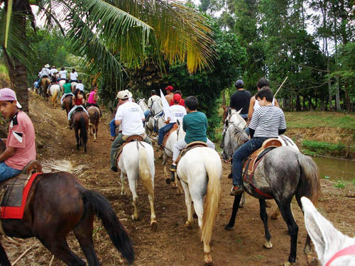 Neste domingo (31), acontece o 9º Enduro Equestre da Pousada Recanto das Cachoeiras, na localidade de Rio Preto (Foto: Divulgação)