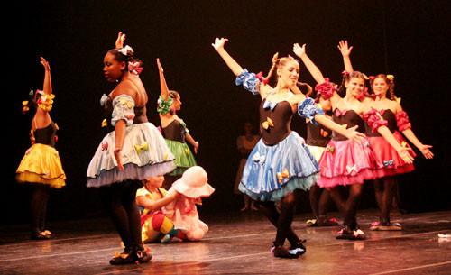 O projeto surgiu em 2009 e cresce a cada ano, promovendo uma grande confraternização entre os grupos da cidade (Foto: Antônio Leudo)