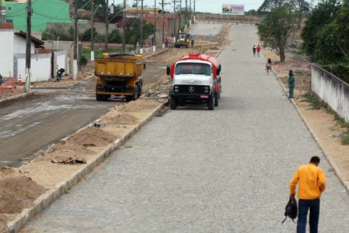 O trabalho realizado pela Secretaria Municipal de Obras e Urbanismo favorece, ainda, os moradores da rua Frei Caneca (Foto: Roberto Jóia)