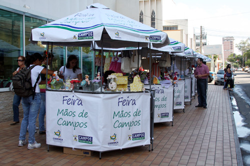 A Feira Mãos de Campos Itinerante vai funcionar de terça a sábado, ao lado do SuperBom da Rua 13 de Maio, esta semana (Foto: César Ferreira)